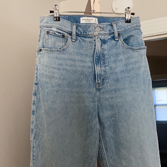 Abercrombie & Fitch Denim - Abercrombie 90s straight ulta high rise jean
